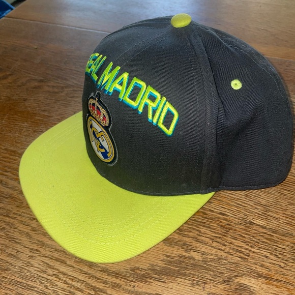 Real Madrid Core Adjustable Snapback Hat in excellent condition size OSFA - Picture 3 of 6